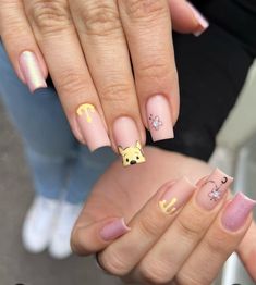 Disney Nails Winnie The Pooh, Short Nail Designs Disney, Winnie The Pooh Nail Ideas, Simple Winnie The Pooh Nails, Winnie The Pooh Nails Simple, Winnie The Pooh Nail Designs, Winnie Pooh Nails, Winnie The Pooh Nails Acrylic, Pooh Bear Nails