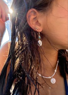 Beachy Earrings, Beachy Aesthetic, Summer Earring, Funky Jewelry, Jewelry Lookbook, Stacked Jewelry, Summer Feeling, Summer Pictures, Jewelry Inspo