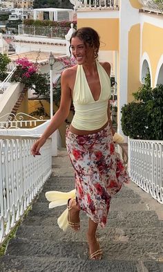 Dinner Outfit Europe, Simple Two Piece Outfits, Tropical New Years Eve Outfit, Euro Summer Fits, Greece Outfit, Vacation Outfits, Holiday Outfits