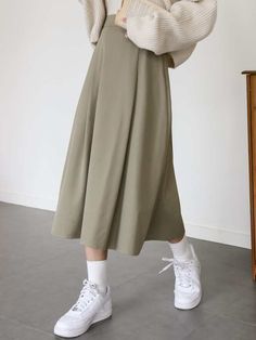 Army Green Outfits For Women, Spring Outfits Hijab, Long Skirt Fashion Casual, Korean Spring Fashion, Green Skirt Outfit, Outfit Army, Skirt Aesthetic, Korean Skirt, Long Skirt Outfits