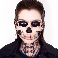 Makeup-Artists-Sisters-Charlotte-Abby-Roberts- Abby Roberts, Dekorasi Halloween, Holloween Makeup, Cool Halloween Makeup, Halloween Eye Makeup, Amazing Halloween Makeup, Halloween Makeup Inspiration