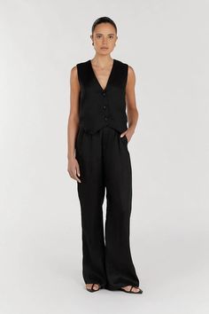 Wearable Fall Fashion Trends for 2024 - the gray details Sleeveless Black Vest Outfit, Black Vest Outfit, Linen Waistcoat, Linen Outfit, Black Linen Pants, Linen Vest, Linen Pant, Rib Knit Cardigan, Black Outfits