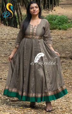 Saree Gawon Design, Kathpadar Saree Dress Design, Cotton Saree Dress Design Ideas, Dress From Saree Ideas, Saree Reuse, Kalamkari Dresses, Designer Anarkali Dresses, Long Gown Design, Anarkali Dress Pattern