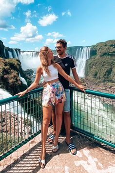 A couple stands in front of the Iguazu Falls in Brazil Niagara Waterfall, Best Photo Poses, Fall Travel, Fall Pictures, Fall Photos, Couple Posing