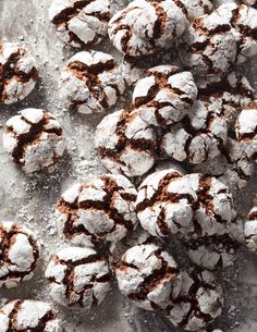 chocolate crinkle cookies with powdered sugar on top