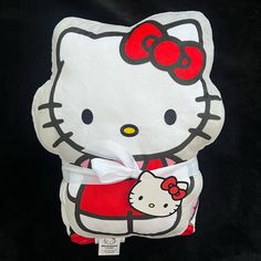 a hello kitty pillow with a bow on it