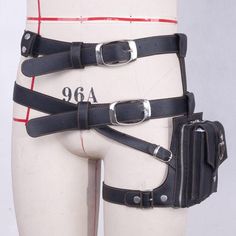 THIS STEAMPUNK THIGH BAG WILL GIVE YOU AN ADVENTURER AND EXPLORER STYLE. IT'S A STEAMPUNK COSPLAY BASIC! Steampunk thigh holster for men and women Adjustable straps Material: PU leather Steampunk Belt Bag, Steampunk Belt, Game Pubg, Steampunk Bag, Thigh Bag, Thigh Holster, Steampunk Leather, Holster Bag, Leather Waist Bag