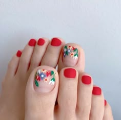 Easy Classy Nail Art, Simple Summer Pedicure Ideas, Ultra Short Nails, Korean Pedicure Nail Art, Korean Pedicure Ideas, Red And Pink Nails Short, Nails Foot Summer, Nail Foot Design, Nails Foot Design