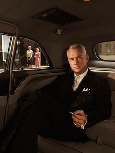 From mad men Roger Sterling, John Slattery, Classic Gentleman, Millionaire Dating, Rich Lifestyle, Elegant Man, Old Money Style, Mens Fashion Classy, Men Street