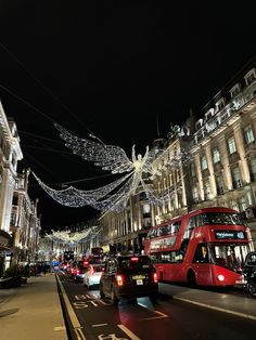 Regent Street London Lse London Aesthetic, Lse London, Euro Winter, London Buses, Perfect Things, Fav Place, Regent Street