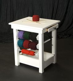 Yarn storage ideas Crochet Table, Yarn Cake, Knitted Wit, Yarn Bowl, Diy Interior, Knitting Accessories