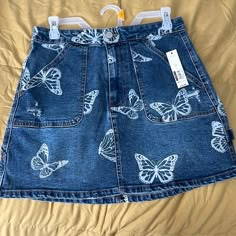 Juniors Denim Skirt With Butterfly Design Size 11 Nwt Cute Jean Skirts, Customised Jeans, Cargo Pants Short, Guts Outfit, Fashion Business Ideas, Off The Shoulder Sweaters, Gives Me Butterflies, Mini Dress Short Sleeve, Punk Skirt