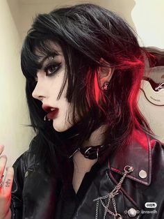 Asian Goth, Emo Hairstyle, Short Grunge Hair, Alt Makeup, Alt Girls, Cool Makeup Looks, Goth Women, Shot Hair Styles, Goth Makeup