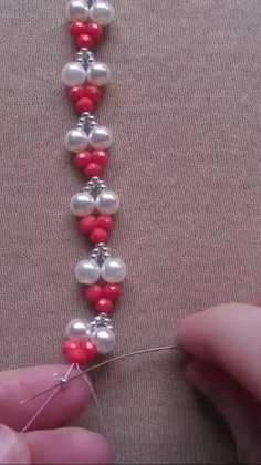 Beaded bracelet tutorial in minutes. Diy bracelet #shortsvideos   #macrameplanthanger #wallhanging #macramejewelry | diy_enredado Handmade Bracelets Tutorial, Beaded Bracelet Tutorial, Crochet Beaded Bracelets, Pretty Jewelry Necklaces