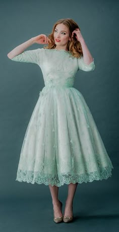 Amazing mint dress. Wedding Postcards, Colored Wedding Dress, Rad Clothes, Wedding Dress Flowy, Wallpaper Retro, Tea Length Wedding, 파티 드레스, Trendy Wedding Dresses, Bridal Musings