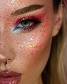 Festival Looks Makeup, Shadow Ideas, Make Carnaval, Beauty And Cosmetics, Dewy Makeup, Makeup Eye Looks, Cosmetic Items, Fantasy Makeup, Lashes Makeup