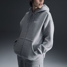 Grounded in style, comfort and versatility, meet our take on luxury loungewear. This zip-up hoodie helps you stay cozy all day long, thanks to midweight fleece that feels soft yet structured. Plus, exaggerated details (like the oversized pocket and taller ribbing) give you a trend-right look. Nike Sportswear Phoenix Fleece, Luxury Loungewear, Nike Fleece, Nike Zip Up, Loungewear Luxury, Women Lifestyle, Stay Cozy, Oversize Hoodie, Nike Pants