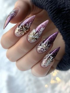 Festive Glitter Nails, Chrome Xmas Nails, Glam Winter Nails, Winter Dip Nail Ideas, Icy Nails Winter, Winter Gel Nail Designs, 2024 Winter Nails, Winter Birthday Nails, Winter Nails 2024