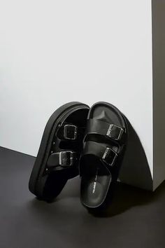 Trendy Slippers, Black Footwear, Pretty Sandals, Woman Outfit, Footwear For Women, Pull And Bear, Classy Shoes, Fancy Shoes