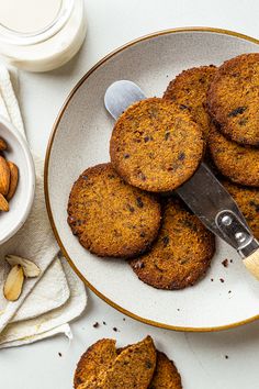 almond pulp cookies on a plate Cookies With Dates, Almond Pulp Recipes, Pulp Recipes, Pulp Recipe, Almond Milk Recipes, Cookies Healthy, Homemade Almond Milk, 3 Ingredient Recipes