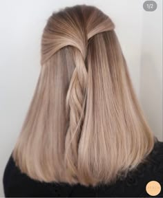 Cute Messy Hairstyles, Pastel Blonde, Hair Styels, Beige Hair, Split Hair, Haircut Inspiration, Effortless Hairstyles, Dope Hairstyles, Hair Inspiration Color