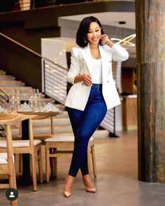 Jeans Corporate Outfit, Denim Office Outfit Business Casual, Friday Office Outfit Casual Jeans, Friday Office Wear, Friday Casual Work Outfit, Stylish Business Outfits, Office Wear Dresses, Stylish Office Wear, Blazer And Jeans