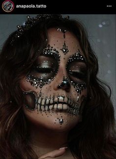 Beautiful Skull Makeup, Womens Skeleton Face Makeup, Glam Halloween Makeup Looks, Glam Skull Makeup Halloween, Facepainting Ideas For Women, Grim Reaper Makeup Female, Skeleton Queen Costume, Halloween Makeup 2024