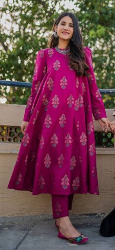 Kurta Frock Design, Loose Kurti Designs Pakistani, Pakistani Dresses Casual Simple Stylish Lawn, Eastern Dress Design Casual, Casual Wear Dress Pakistani Summer, Pregnancy Kurti Design, Monsoon Outfits Ideas, Latest Frock Suit Designs, Pregnancy Dresses Indian