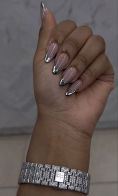 Acrylic Work Nails, Short Gold Metallic Nails, Oval Nails Designs Black Women, Almond Shaped Birthday Nails, Chrome Tip Almond Nails, Almond Shape Nails Black Women, Birthday Oval Nails, Halloween Nails Minimalist, French Tip Ideas Almond