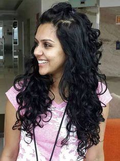 Diffused curls for an Indian hairstyle Diffused Curls, Curly Hair Indian, Bollywood Hair, 2018 Hairstyles, Haircut Names, Indian Names, Prom Hairstyle, Wavy Hairstyles Medium, Curled Hair