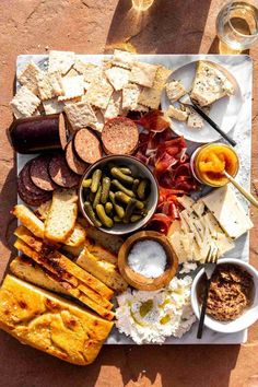 Ultimate Charcuterie Board-7 Ultimate Charcuterie Board, Company Meals, Appetizers Easy, Candy Recipes, Charcuterie Board, Favorite Drinks, Crackers, Cheese Board, Appetizer