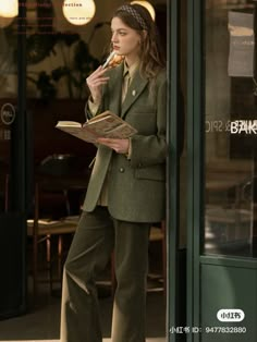 Elegant Tomboy Outfits, Historical Inspired Fashion, English Major Aesthetic Outfit, Wool Jacket Outfit, Old Money Women, Oxford Fashion, Academia Outfits, Parisienne Chic, Women Outfit