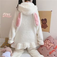 Fabric: Coral fleececolor: WhiteSize: One sizePajamas: chest: 96m, shoulder width: 40cm, sleeve length: 54cm, dress length: 66cmPajama pants: waist: elastic, hip: 96cm, pants length: 95cmTips: 1cm = 0.3937inch Winter Cozy Fit Cotton Sleepwear, Casual Cotton Winter Sleepwear, Cozy Cotton Long Sleeve Sleepwear, Cozy Cotton Sleepwear With Long Sleeves, Comfy Fleece Sleepwear For Winter, White Cotton Long Sleeve Sleepwear, Cozy Fleece Sleepwear For Winter, White Cozy Winter Sleepwear, Cozy White Sleepwear For Fall