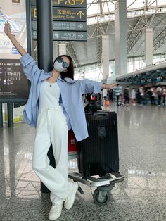 Korea Airport Outfit, Summer In Seoul Outfit, Korean Summer Outfits 2024, Airport Ootd Travel, Airport Casual Outfit, Cool Airport Outfits, Korean Street Style Women, Airport Photos Ideas, Kpop Casual Outfits