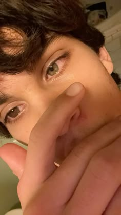 heterochromia eyes Heterochromia Eyes Aesthetic Male, One Green One Brown Eye Heterochromia, Guys With Heterochromia, Green Eyes Guy Aesthetic, Hetrochormia Eyes Brown And Green, Green Brown Heterochromia, Green And Brown Heterochromia