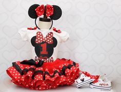 This set is perfect for your Little minnie mouse! Set includes a 4 layer tutu,and matching glitter tee. Please Include your age needed during checkout. HEADBAND IS INCLUDED FOR A LIMITED TIME ONLY!Checkout our Other Tutu Sets in our shop under the tutu set section! WE DO NOT EXCEED PAST SIZE 6 Shoes are not included please visit our shoe section to complete the look! If you are unsure of sizing please scroll to the last photos for our size charts, or visit our size charts here--> https://pinktoe Minnie Mouse Tutu Outfit, Disney Tutu, Minnie Mouse Birthday Theme, Minnie Mouse Birthday Outfit, Minnie Mouse First Birthday, Minnie Mouse Tutu, Tutu Dress Costumes, Mouse Outfit, Minnie Mouse Costume