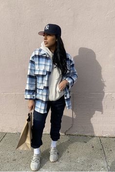 Tomgirl Outfits, Cargo Pants Outfit Black, Black Men Street Fashion, Streetwear Fits, Mens Trendy Outfits, Tomboy Outfits, Tomboy Style Outfits, Chill Outfits