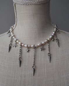 Choker made with fresh water pearls, stainless steal spikes and charms. Length is adjustable. Handmade Necklaces Diy, Handmade Necklace Ideas, Grunge Diy, Web Necklace, Alternative Accessories, Spiked Jewelry, Homemade Necklaces, Accessories Goth, Choker Pearl