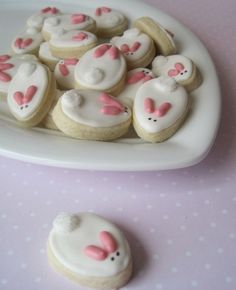 some cookies are on a plate with bunny ears