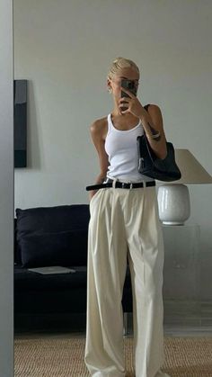 8 New 2023 Fashion Trends You Need in Your Closet - Stolen Inspiration Minimal Summer Outfit, Chique Outfit, European Summer Outfits, Looks Street Style, 2023 Fashion, Mode Inspo, Looks Chic, Trend Fashion, Looks Style