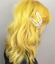 Yellow Gold Hair, Golden Yellow Hair Color, Yellow Hair Aesthetic, Yellow And Purple Hair, Yellow And Purple Aesthetic, Yellow And Blue Hair, Yellow Hair Ideas, Yellow Orange Hair, Yellow Hairstyle