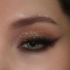 Eyeshadow Glam Looks, Semi Glam Makeup, Cute Eye Makeup Aesthetic, Smoky Gold Eye Makeup, Soft Smoky Eyeshadow, Gold Soft Glam Makeup, Glam Makeup Gold, Soft Glam Formal Makeup, Wedding Soft Glam Makeup