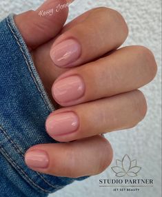 Mini, short nails , natural Gel Nails Ideas Short Oval, Short Nature Acrylic Nails, Manicures For Short Nails Natural, Manicure For Short Nail Beds, Round Short Natural Nails, Short Glossy Nails, Minimalist Nails Short Round, Natural Round Nails Short, Dip On Short Nails