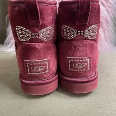 Short Mini Classic In Burgundy Suede With Crystal Bows And Logo. Crystals Are All In Tact ( See Photos). There Is Still Lots Of Thick Fur Inside. The Ugg's Were Not Worn Much. Very Clean And In Excellent Condition! No Stains, Nor Smells, Smoke Free Home. No Box Included. Mcbling Shoes, Mcbling Clothing, Country Jeans, Cute Uggs, Y2k Boots, Apple Bottom Jeans, Pretty Sneakers, Soft Boots, Kawaii Shoes