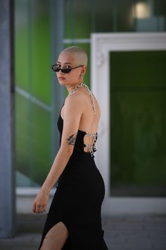 Photo of Buzz Cuts Are the Badass Haircut Trend That Is Going to Be Everywhere This Fall Outfits For Bald Women, Buzz Cut Outfit Women, Bald Women Style, Buzzcut Women Aesthetic, Badass Haircut, Buzz Cut Women, Shaved Head Women, Buzzed Hair, Shaved Hair Designs