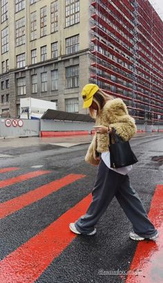 Moon Boots Street Style, Blonde Fashion Outfits, Camo Beanie Outfit, Ugg Venture Daze Outfit, Trucker Hat Fall Outfit, Long Faux Fur Coat Outfit, Fall Winter Outfits 2024, Pom Pom Beanie Outfit, Yellow Scarf Outfit