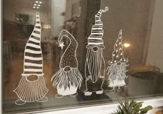 Window Winter Art, Posca Window Art Christmas, Christmas Window Decorations Paint, Posca Christmas Window, Posca Window Art, Christmas Windows Painted, Painted Christmas Windows, Christmas Window Painting Diy, Christmas Window Paint