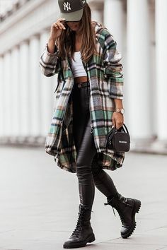 Trend Forecast Plaid Hooded Coat Hood Style, Trend Forecast, Looks Street Style, Sweater Dress Women, Festival Looks, Trend Forecasting, Mode Inspo, Edgy Outfits, Hooded Coat