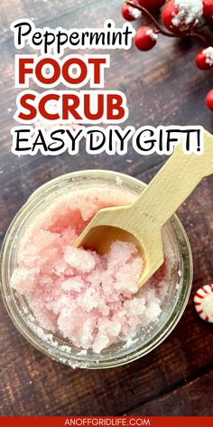 Peppermint Foot Scrub in a jar. Peppermint Epsom Salt Bath, Epsom Salt Scrub Diy, Foot Scrub Diy, Homemade Bath Scrub, Peppermint Foot Soak, Hand Scrub Diy, Scrub At Home, Foot Scrub Recipe, Homemade Foot Scrub