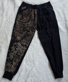 Painting Sweatpants, Bleach Jeans Diy, Hoodie Inspiration, Bleach Print, Bleach Designs, Vampire Outfit